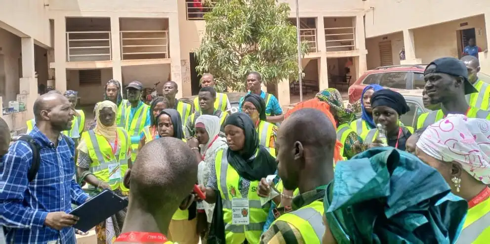 Collection agents briefed before a campaign